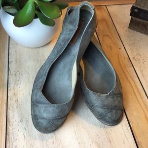 Frye Gray Leather Flats 7